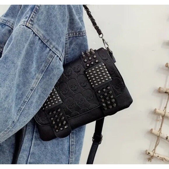 Punk goth style vegan skull with studs and chain purse - Picture 4 of 5